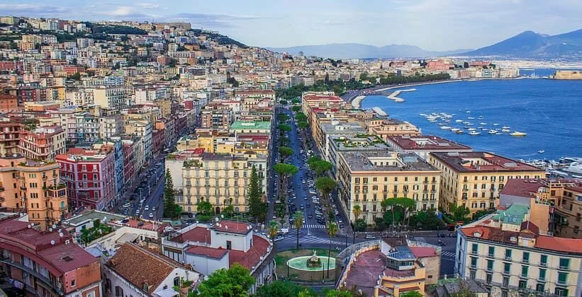 Неаполь город в Италии