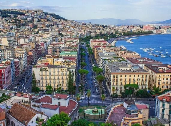 Неаполь город в Италии